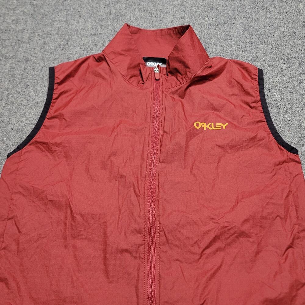 Oakley Vest Mens Medium Iron Red Elements Packable Ripstop Golf Trail Hiking